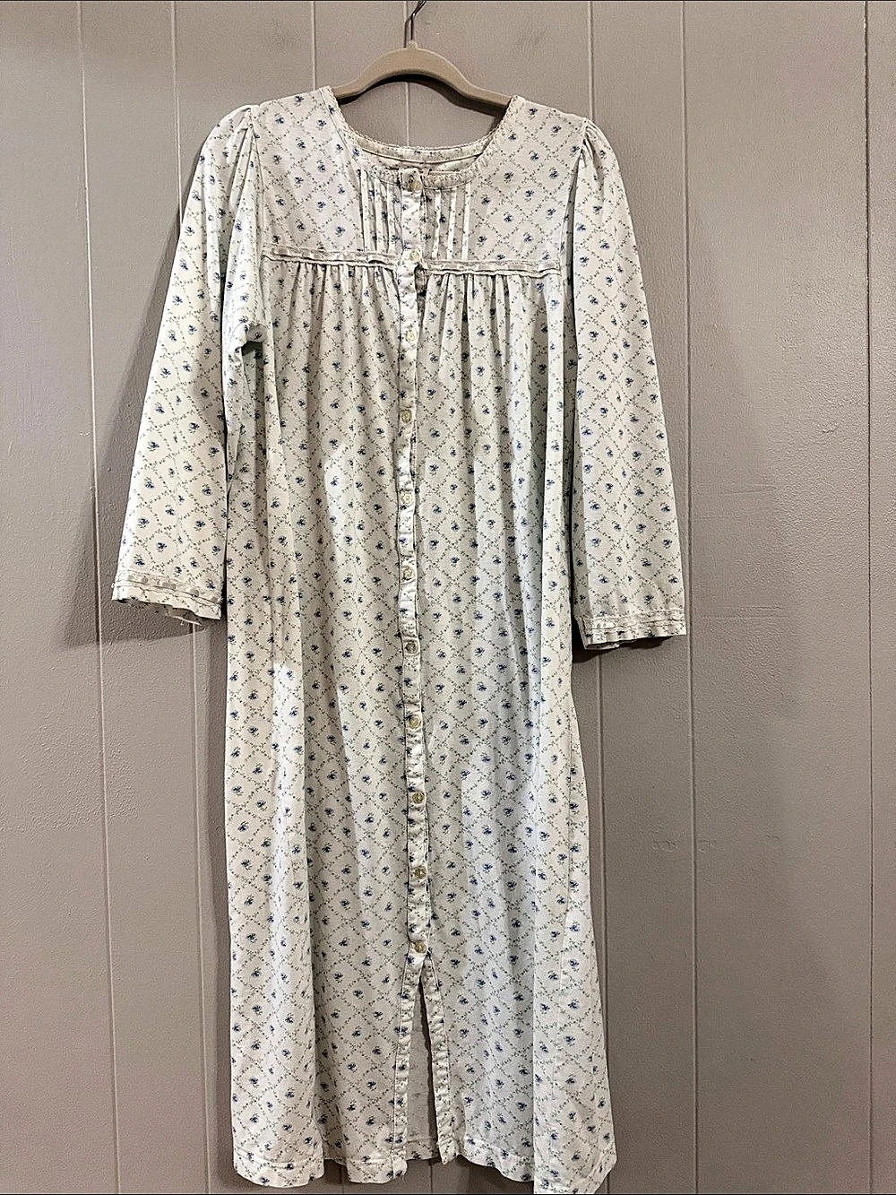 Laura Ashley Vintage Floral Nightgown in White & Blue Size Medium